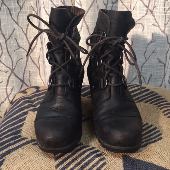 Sorel leather lace up wedge boot - Picture 2 of 8